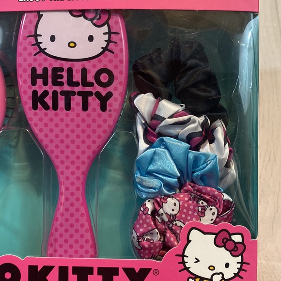 Hello Kitty Limited Edition Gift Set - Picture 2 of 4